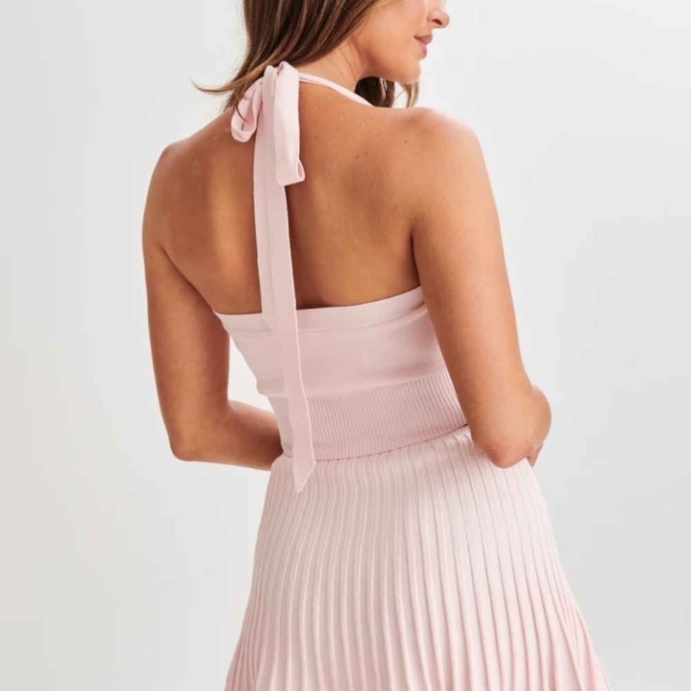 Meshki Soft Ribbed V-Neck Crop Top in Light Pink - Picture 4 of 6